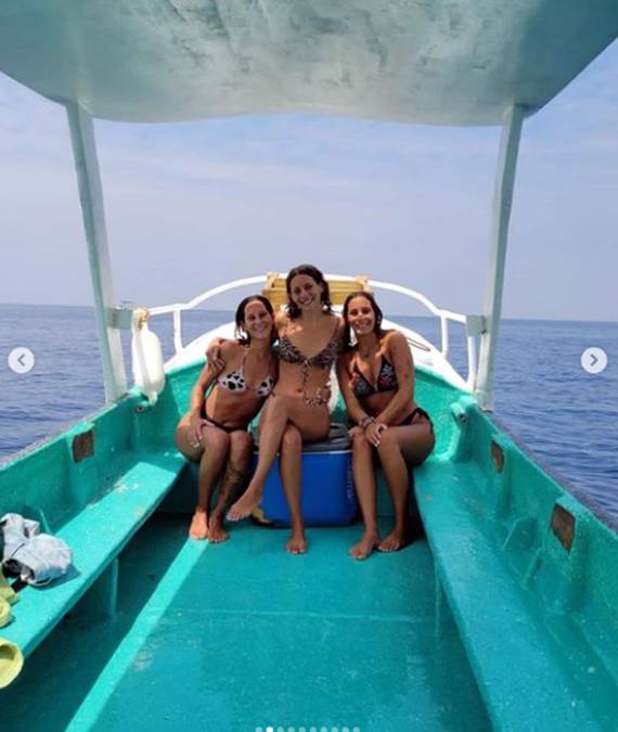 Hijas de Troglio suben la temperatura en las playas de Roatán