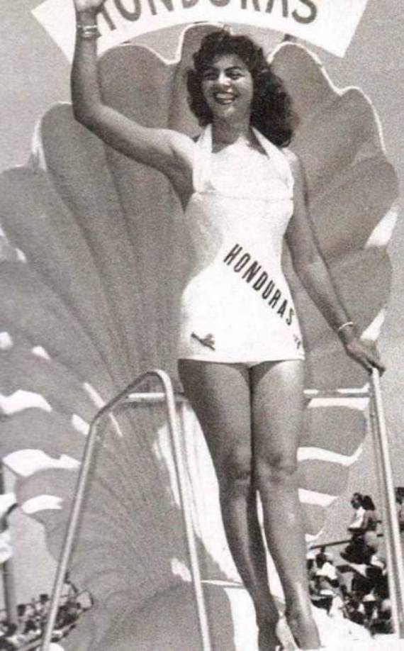 La catracha deslumbró a todos con su figura y belleza.