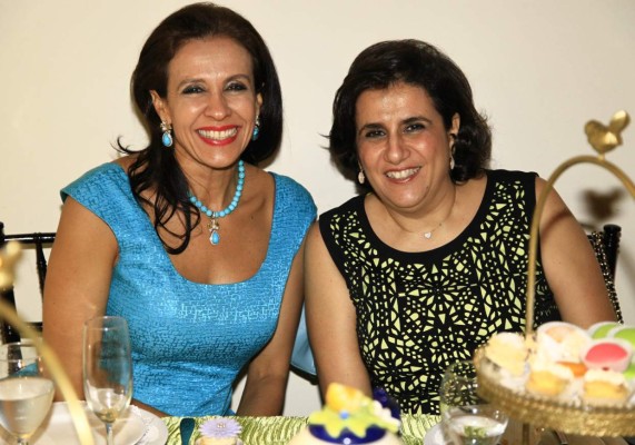 Zobeida Handal de Saybe es agasajada por su natalicio