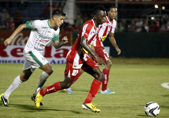 Platense sale a flote y complica al Vida