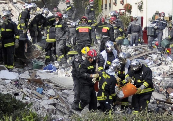 Explosión destruye edificio en París y deja unos seis muertos