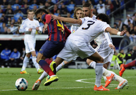 Messi resucita al Barça y lo reengancha a la lucha por el título