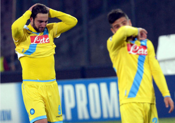 Napoli se queda a un gol del milagro y Arsenal pasa como segundo