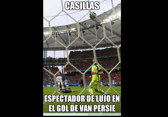 Van Persie y Robben le dan a España su viernes 13 (memes)