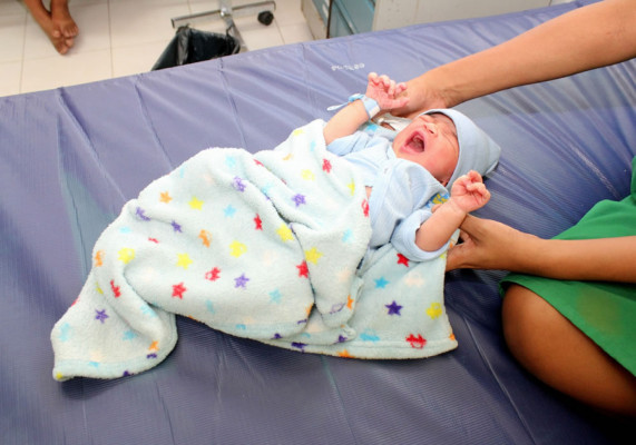 Cinco niñas y dos niños fueron los primeros en nacer en Honduras