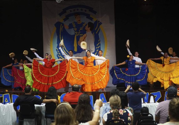 Primer encuentro de danza folklórica EIS