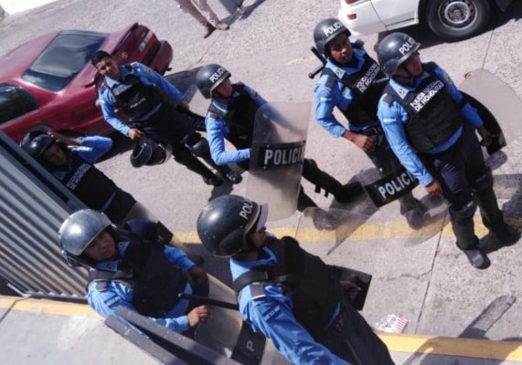 Policía resguarda Toncontín por presencia de manifestantes