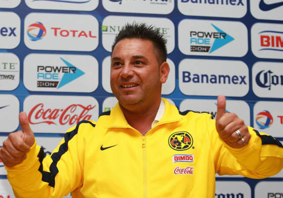'El Turco' Mohamed es presentado como nuevo técnico del América