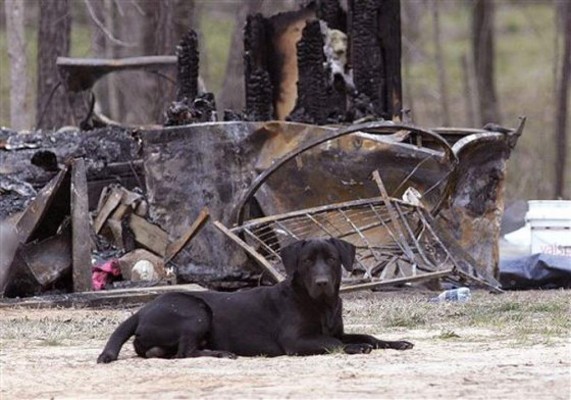 Acusan a una joven de 16 años de matar a su familia en Texas