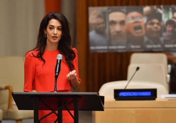 Amal Clooney pide liberación de periodistas en Birmania
