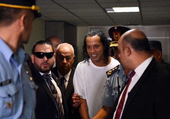 Ronaldinho y su hermano vuelven a ser arrestados en Paraguay por los pasaportes falsos