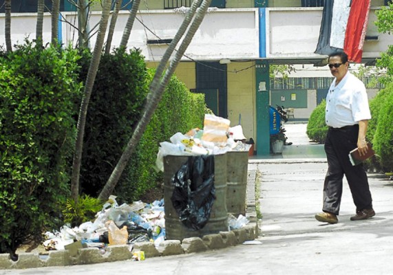 Cierran la Unah por insalubridad