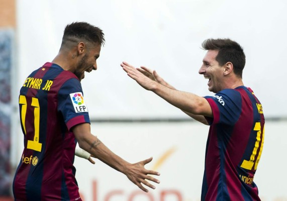 Messi y Neymar mantienen líder al Barcelona en Vallecas