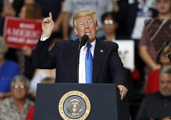 Trump dona el segundo trimestre de su sueldo al Departamento de Educación