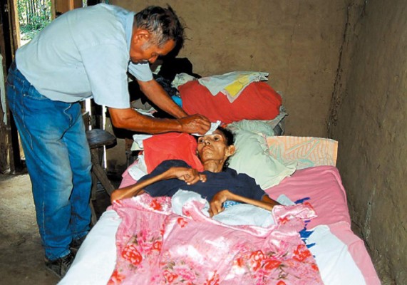 En extrema desnutrición vive mujer en Yaruca