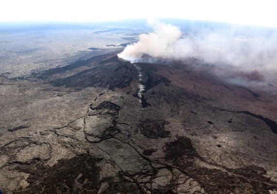 Ordenan evacuaciones en Hawai por la erupción del volcán Kilauea