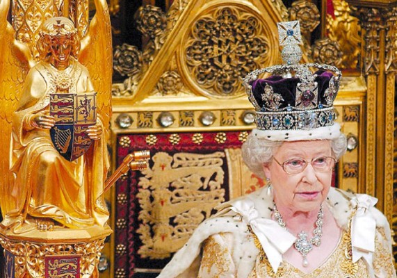 'Destronan” a la reina Isabel II