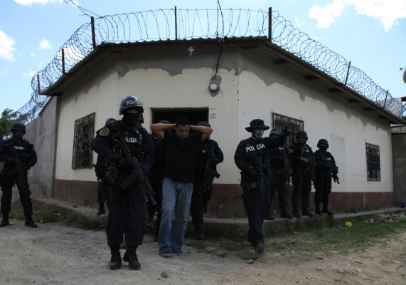 Estadounidense se casaba con niñas y tenía harén en Honduras