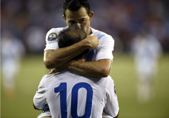 Un doblete de Marco Pappa da victoria a Guatemala ante El Salvador