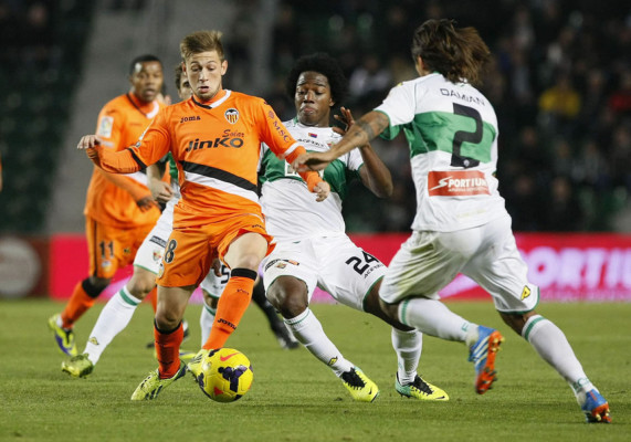 Villarreal se afianza en puestos Champions y Sevilla hunde más al Betis