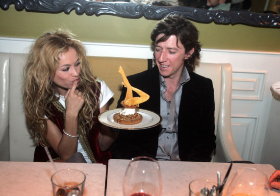 Colate quiere más pensión de Paulina Rubio