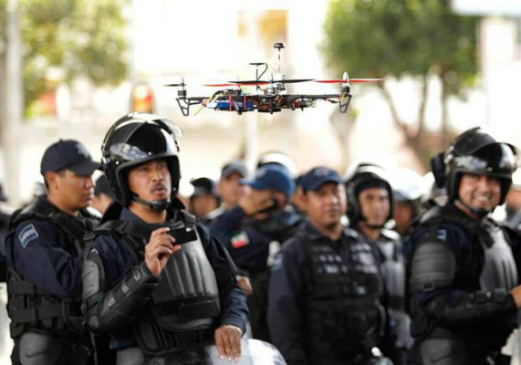 Policías refuerzan seguridad en el Senado mexicano ante protesta de maestros