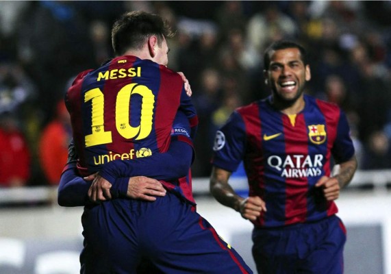 Messi firma otra noche antológica y Barcelona golea al Apoel