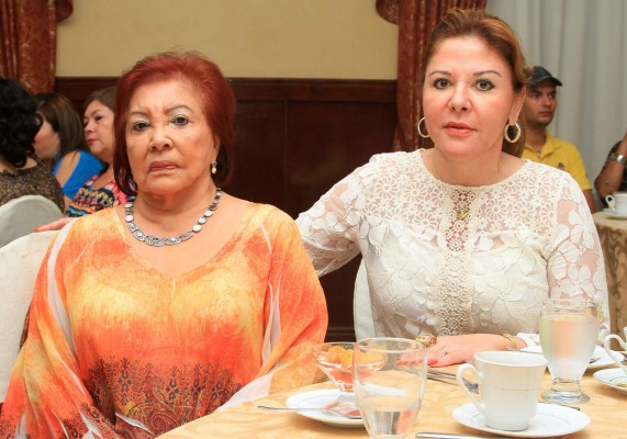 Grupo Ayuda celebra su cuarto desayuno solidario