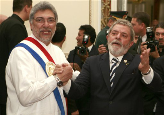 Fernando Lugo toma el mando en Paraguay