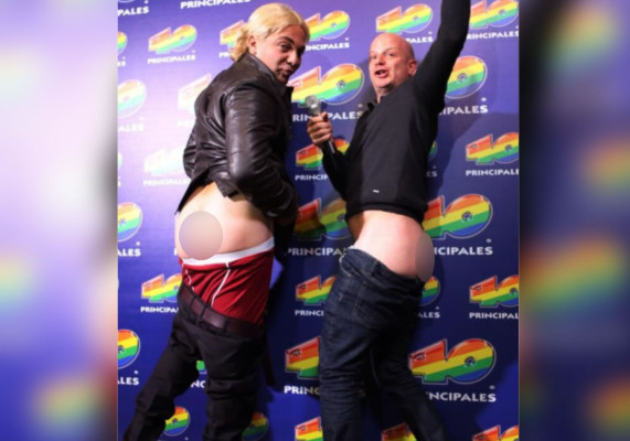 Cristian Castro enseña otra vez su trasero