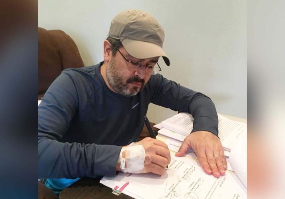 'Sigo en el hospital', dice el presidente Juan Orlando Hernández