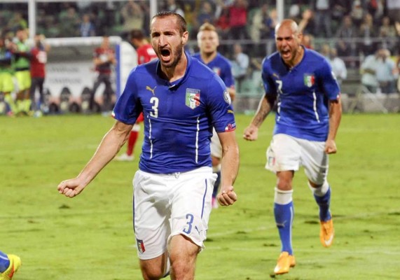 Italia logra segunda victoria y allana su camino hacia la Eurocopa 2016