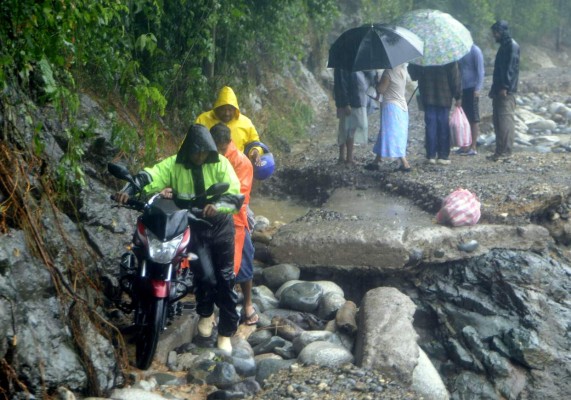 Más de 20 aldeas de La Ceiba incomunicadas por lluvias