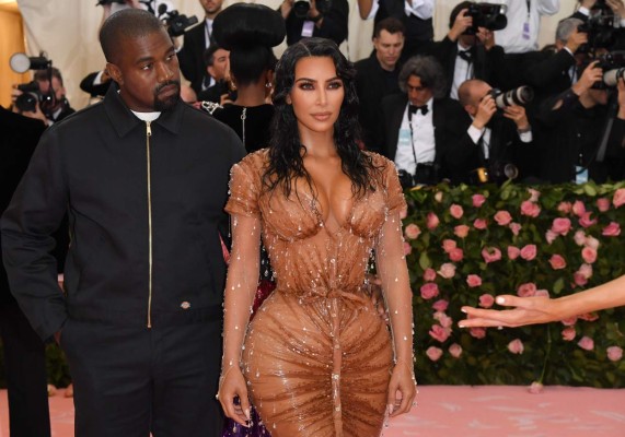 Kim Kardashian desiste de llamar 'Kimono' a su línea de ropa interior moldeadora