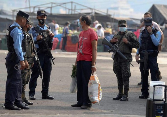 La población tendrá que aprender a vivir con COVID-19, dice el presidente hondureño  