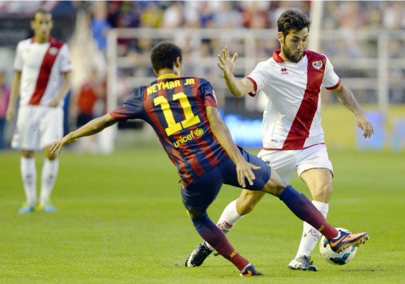 El Barça aniquila a un valiente Rayo Vallecano con triplete de Pedro