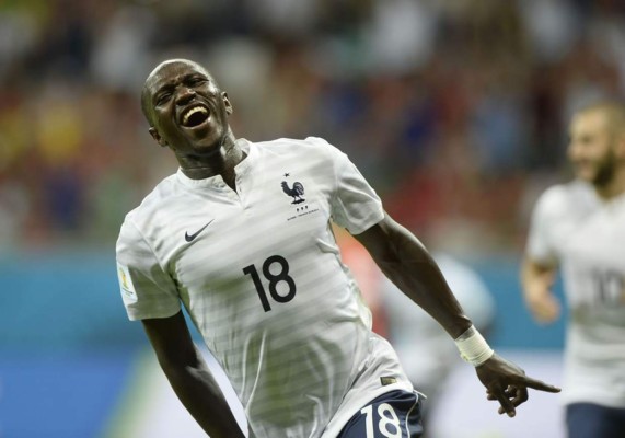 Francia golea a Suiza y queda a un paso de los octavos del Mundial