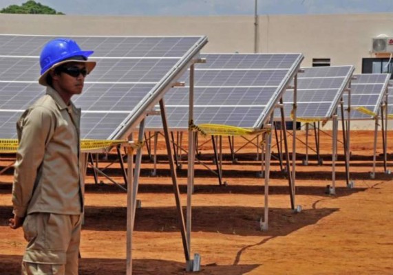Bolivia inaugura su mayor e impresionante planta de energía solar
