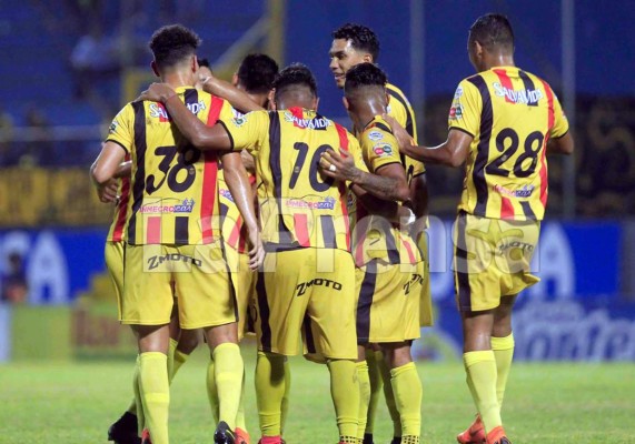 Real España vapulea al Platense y avisa al Marathón