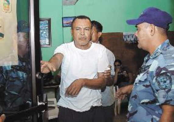 Policía captura a estafador en serie