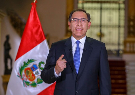 Presidente de Perú amenaza con disolver el Congreso