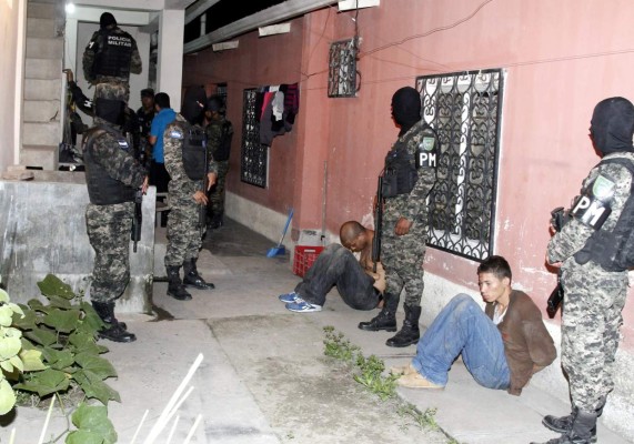 Muere pandillero al enfrentarse a policías militares