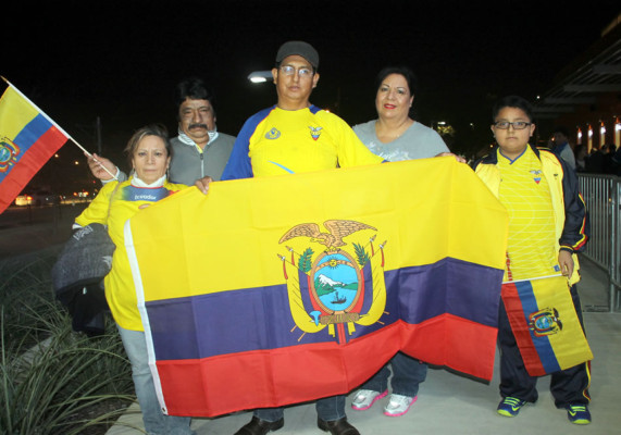 Afición catracha vibró con la Bicolor en Houston