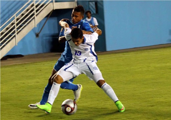 El Salvador se sacude la paternidad y complica a Honduras en la Uncaf