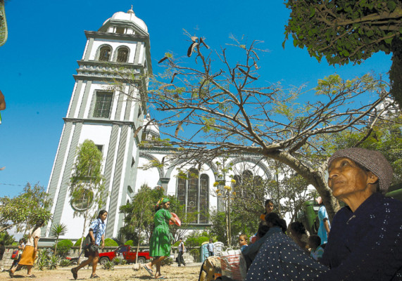 Honduras pide por la paz a la Virgen de Suyapa