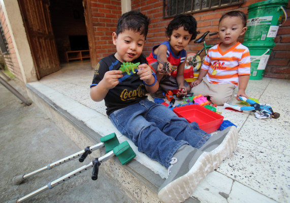 Ángel, el pequeño de Teletón con la fortaleza de un gigante