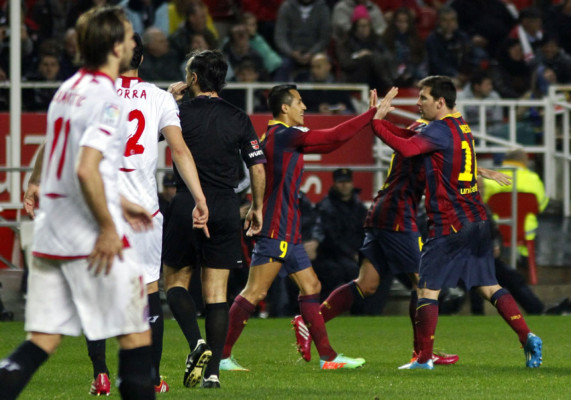 Messi responde con goles y le devuelve el liderato de la Liga al Barça