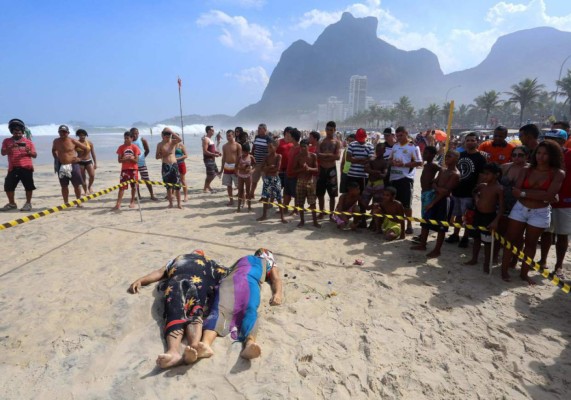 Dos muertos tras derrumbarse un carril bici de Río de Janeiro