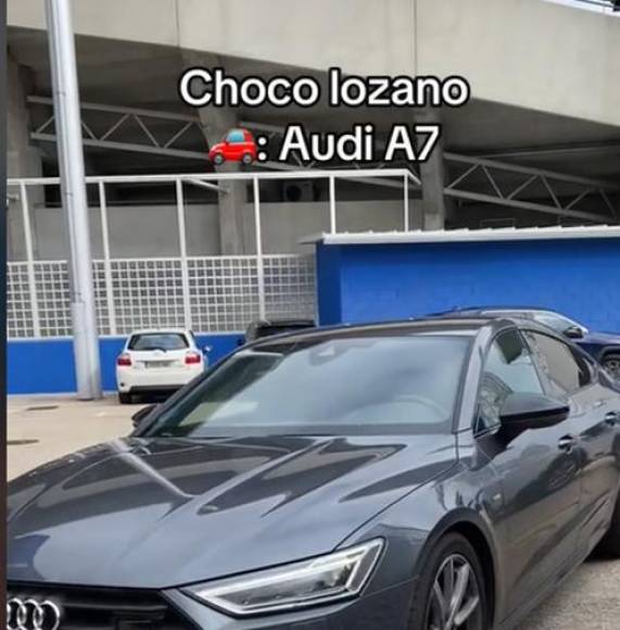 El tiktoker Alber Mucha llegó hasta las instalaciones del centro de entrenamiento del Getafe para revelar los vehículos que utilizan los futbolistas y uno de los que apareció fue Choco Lozano. 