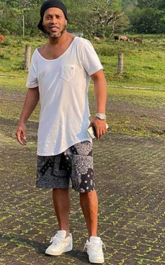 'Cada día es una fiesta. Comienza a beber por la mañana, vodka, whisky, ginebra, y solo deja de beber a la mañana siguiente. No es algo de ahora, pero notamos que se hizo más intenso después de la muerte de su madre', reveló uno de los amigos.